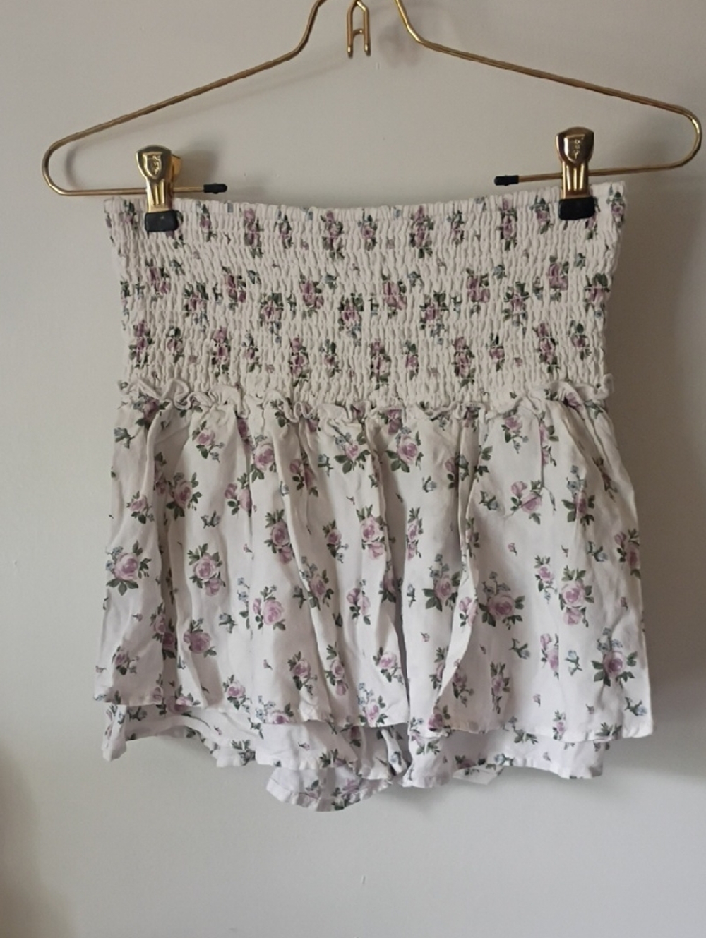 Hollister Floral Smocked High-Waist Women’s Shorts - White with Pink Roses XS